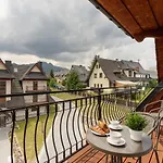 Apartment Premium Salwatorianska Mountain View By Renters Prestige