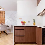 Apartment Premium Salwatorianska Mountain View By Renters Prestige