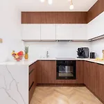 Apartment Premium Salwatorianska Mountain View By Renters Prestige