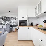 Apartment Premium Salwatorianska Mountain View By Renters Prestige *