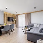 Premium Salwatorianska Mountain View By Renters Prestige