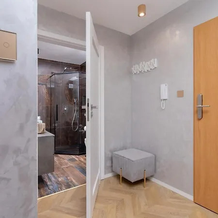 Premium Salwatorianska Mountain View By Renters Prestige