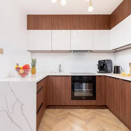 Apartment Premium Salwatorianska Mountain View By Renters Prestige
