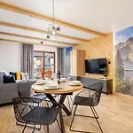 Premium Salwatorianska Mountain View By Renters Prestige 자코파네