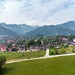 Premium Salwatorianska Mountain View By Renters Prestige 아파트