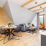 Premium Salwatorianska Mountain View By Renters Prestige * 자코파네