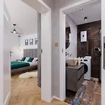 Premium Salwatorianska Mountain View By Renters Prestige 아파트 *