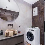 Premium Salwatorianska Mountain View By Renters Prestige * 자코파네
