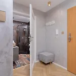Premium Salwatorianska Mountain View By Renters Prestige