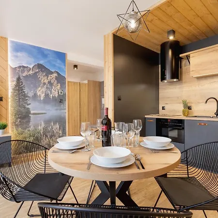 Apartment Premium Salwatorianska Mountain View By Renters Prestige