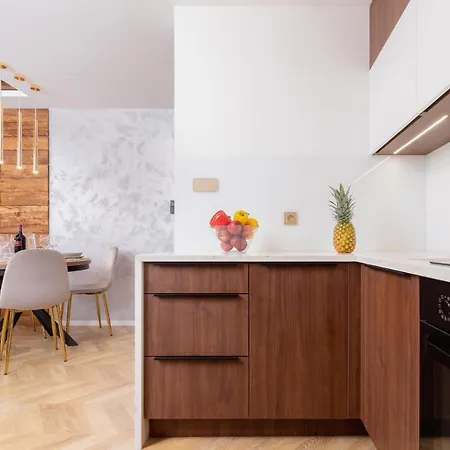 Apartment Premium Salwatorianska Mountain View By Renters Prestige